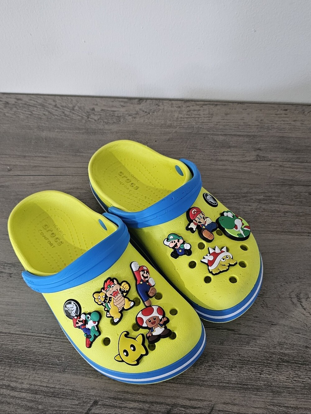 CROCS Kids Citron Yellow and Blue Clogs with Super Mario Charms C 13 Boy